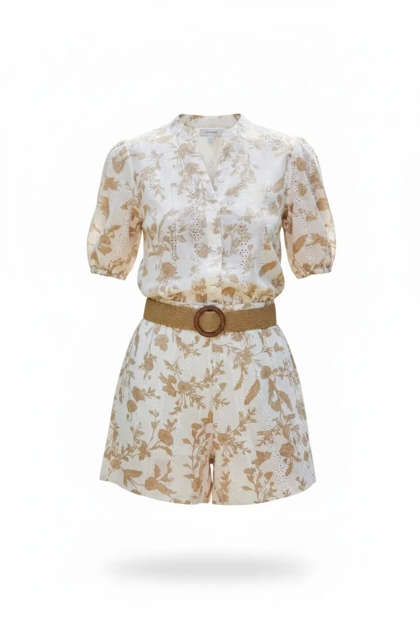 Combishort Anthiope beige et blanc à imprimé floral, col officier, manches bouffantes et ceinture tressée en bois
